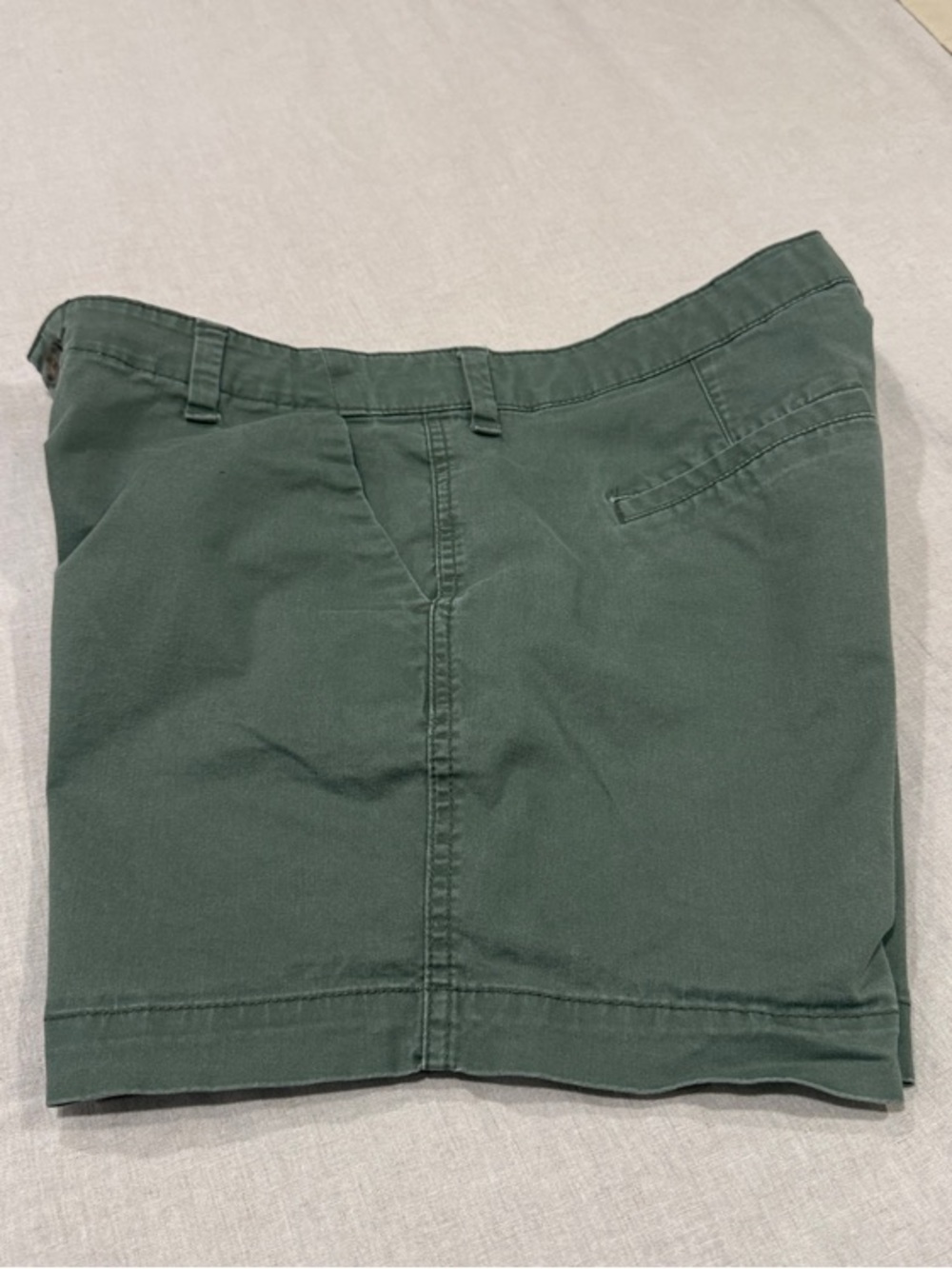 Gap Women’s Olive Green Chino Shorts Size 4 Casual Summer Cotton Shorts